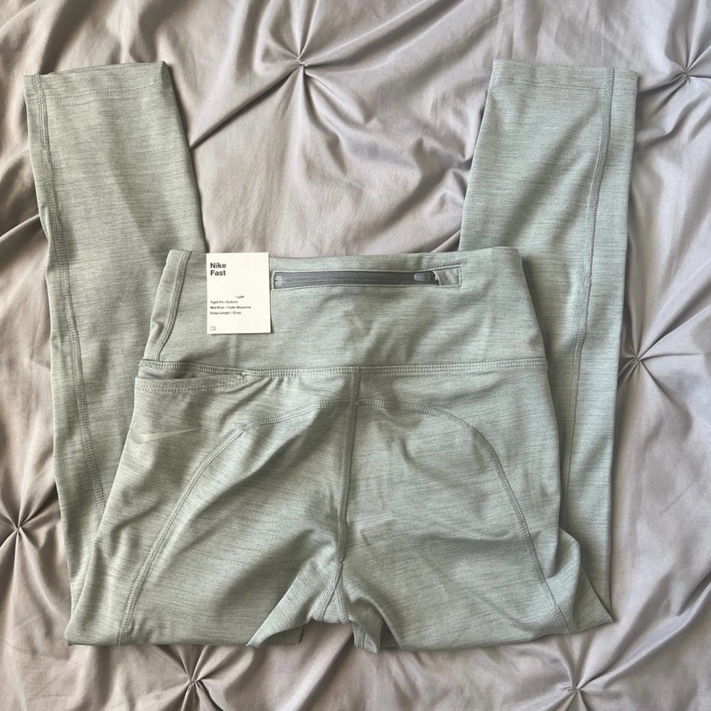 NIKE FAST CAPRI LEGGINGS